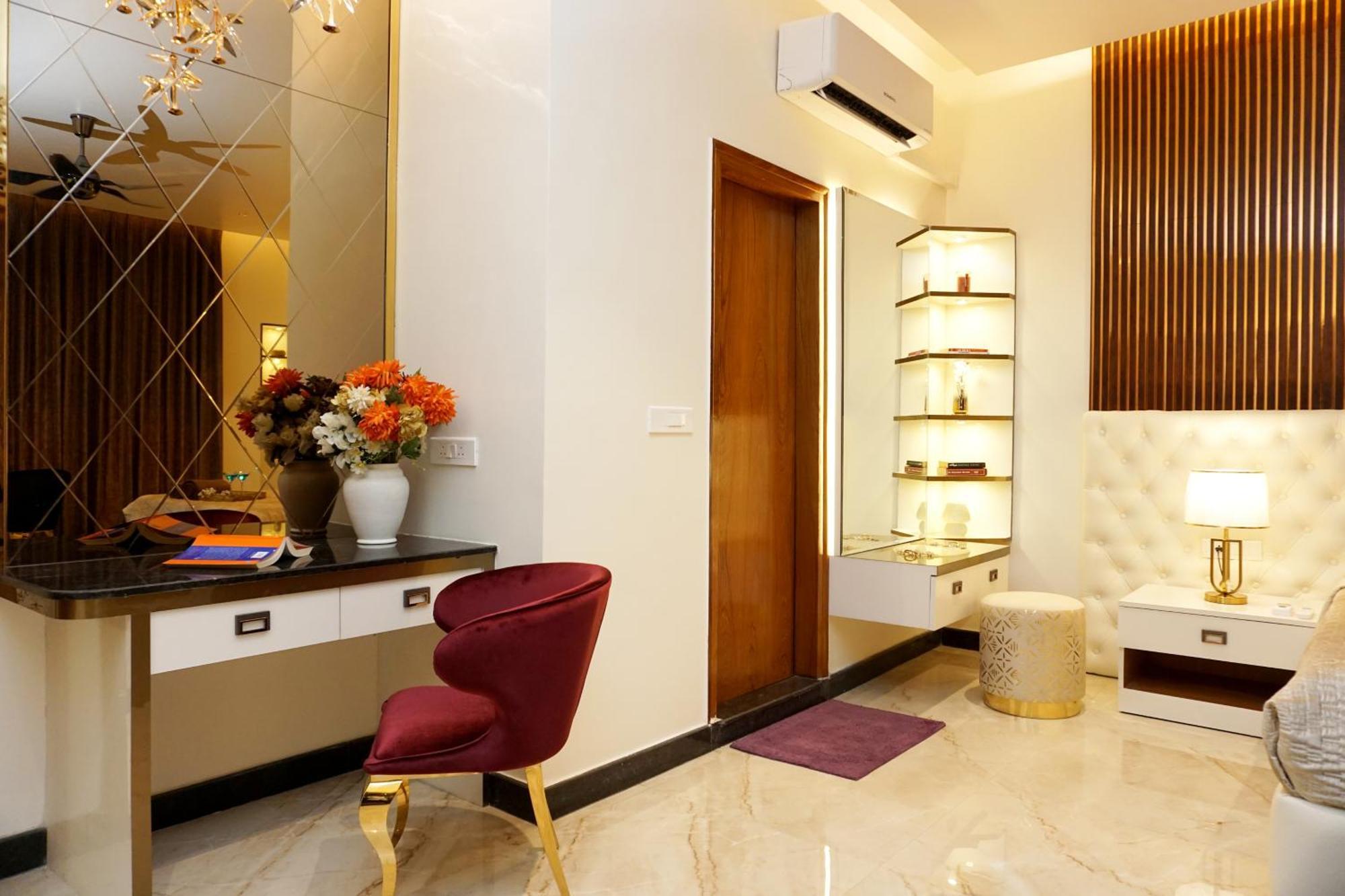 The Pentouz On 100 Feet Road Indiranagar - An Urban Luxury Retreat Daire Bangalore Dış mekan fotoğraf