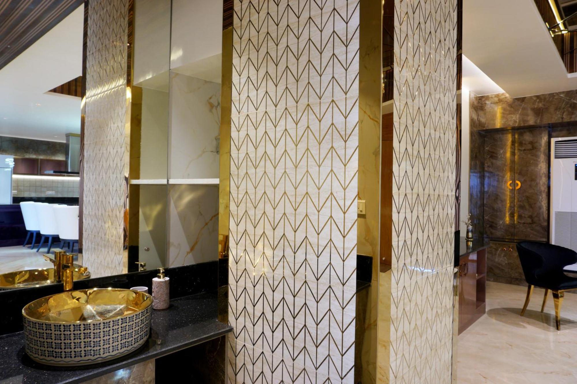 The Pentouz On 100 Feet Road Indiranagar - An Urban Luxury Retreat Daire Bangalore Dış mekan fotoğraf