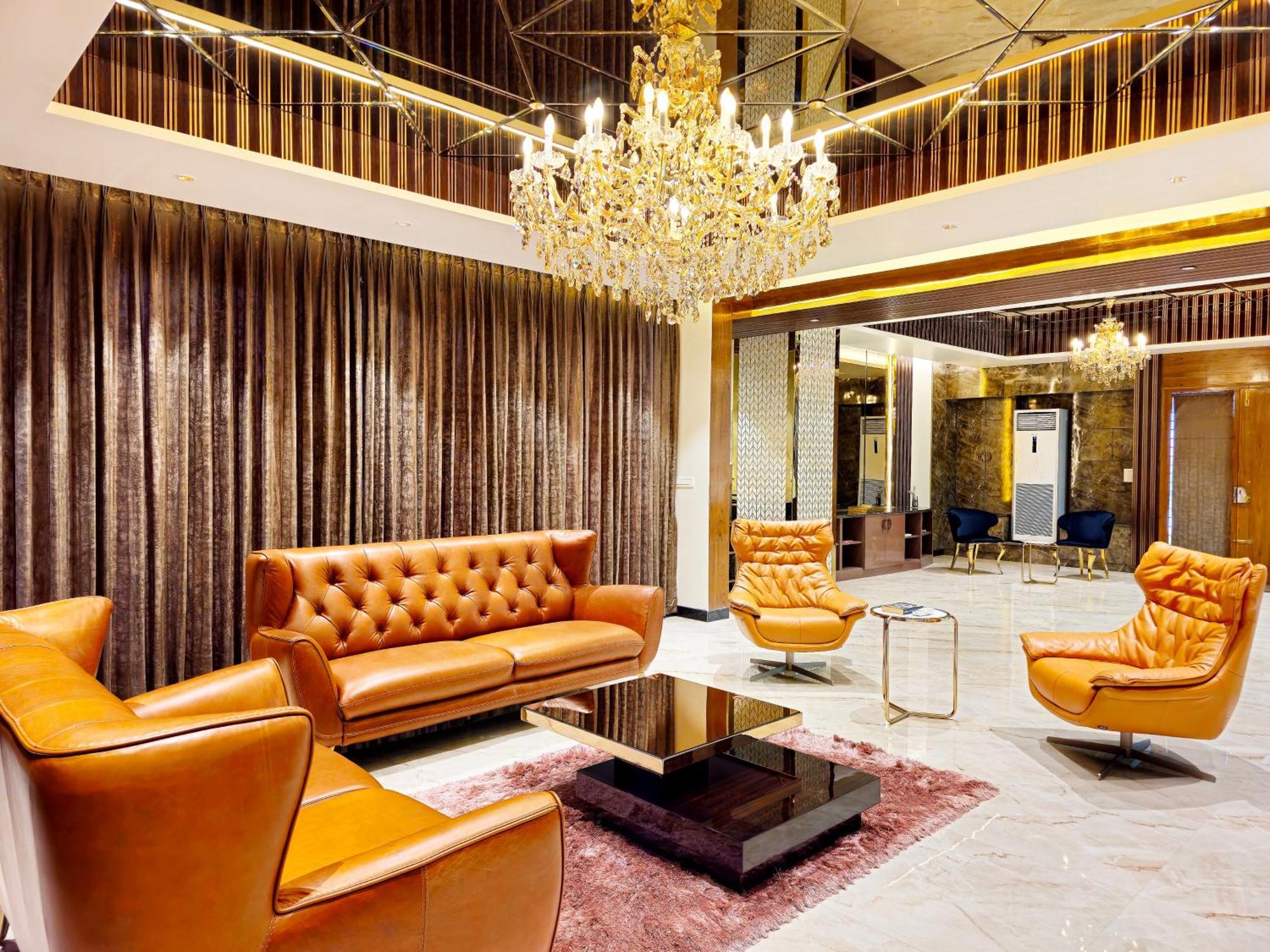 The Pentouz On 100 Feet Road Indiranagar - An Urban Luxury Retreat Daire Bangalore Dış mekan fotoğraf