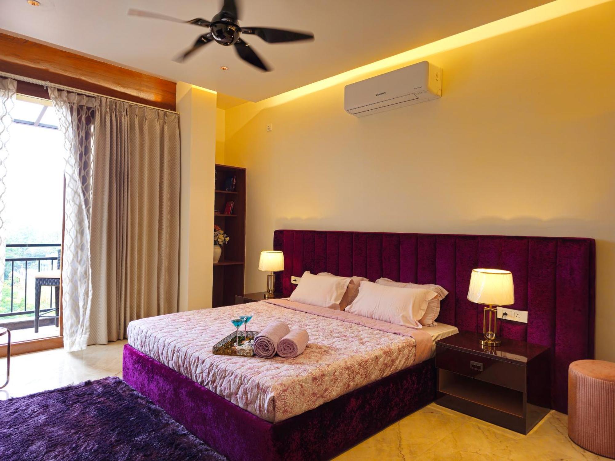 The Pentouz On 100 Feet Road Indiranagar - An Urban Luxury Retreat Daire Bangalore Dış mekan fotoğraf