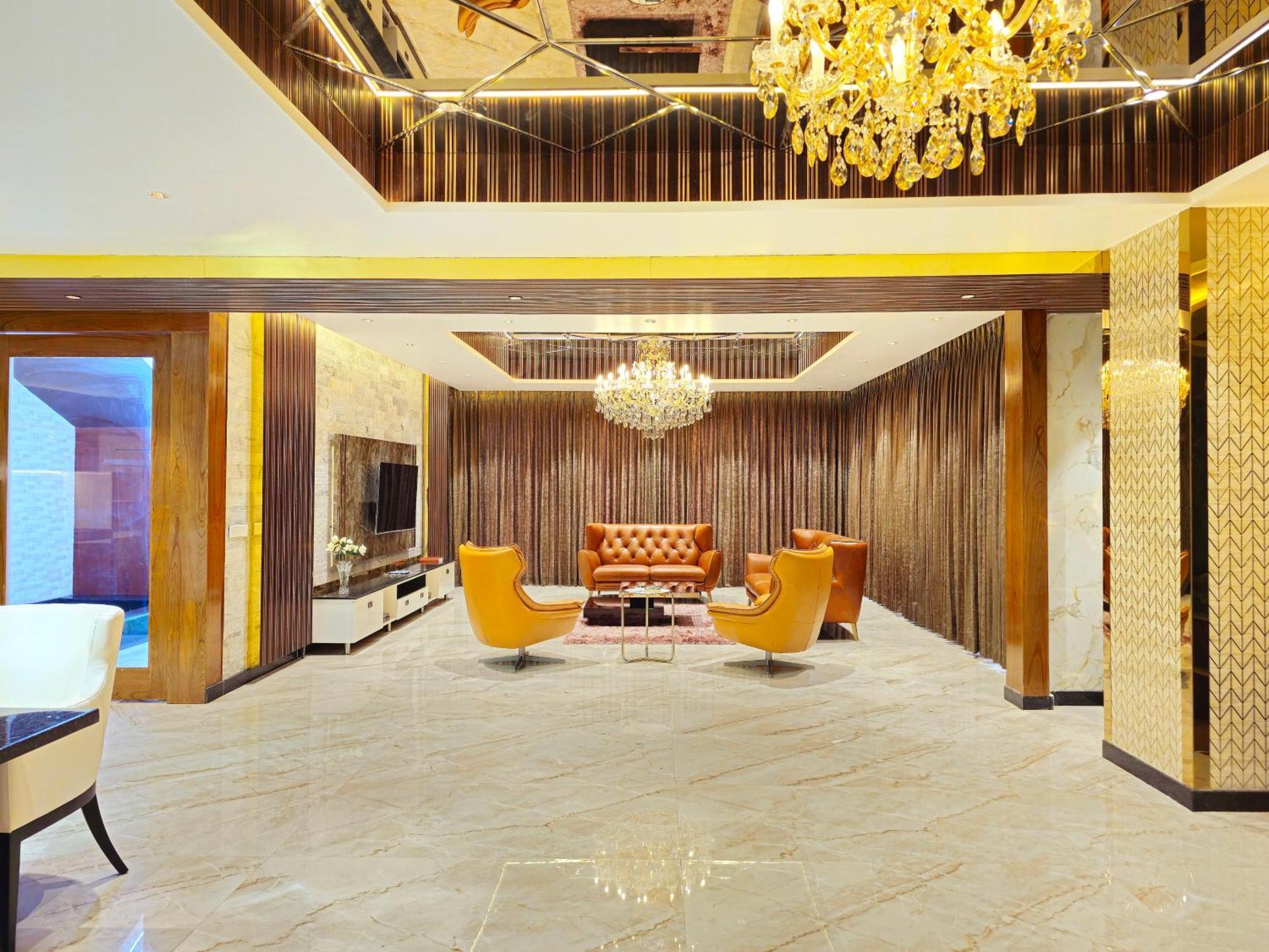 The Pentouz On 100 Feet Road Indiranagar - An Urban Luxury Retreat Daire Bangalore Dış mekan fotoğraf