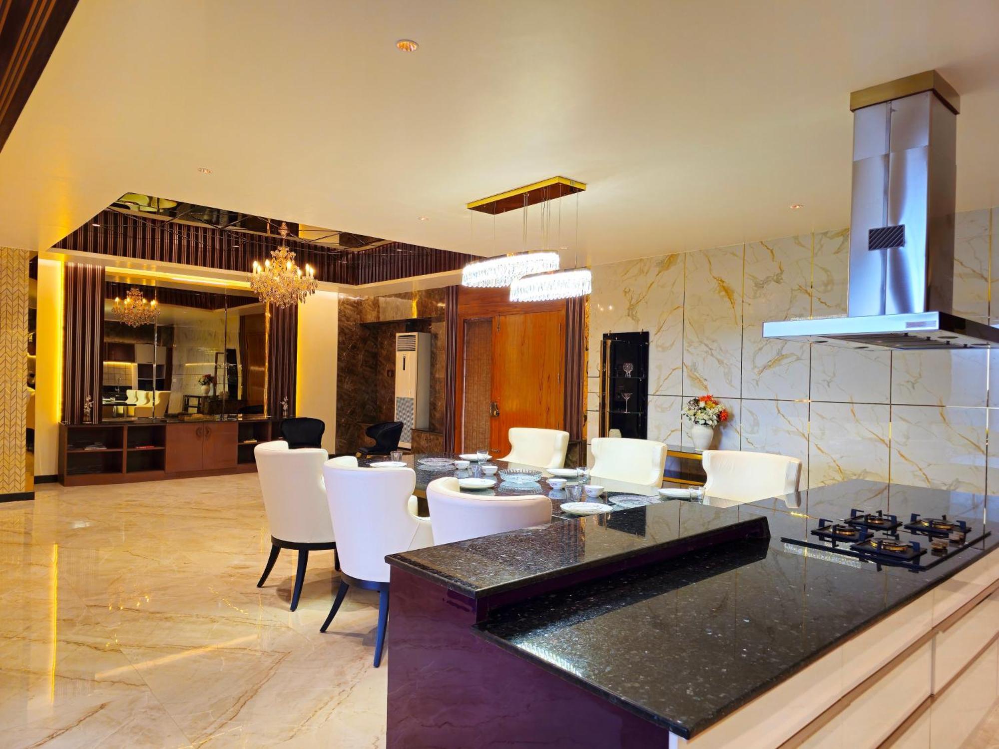 The Pentouz On 100 Feet Road Indiranagar - An Urban Luxury Retreat Daire Bangalore Dış mekan fotoğraf