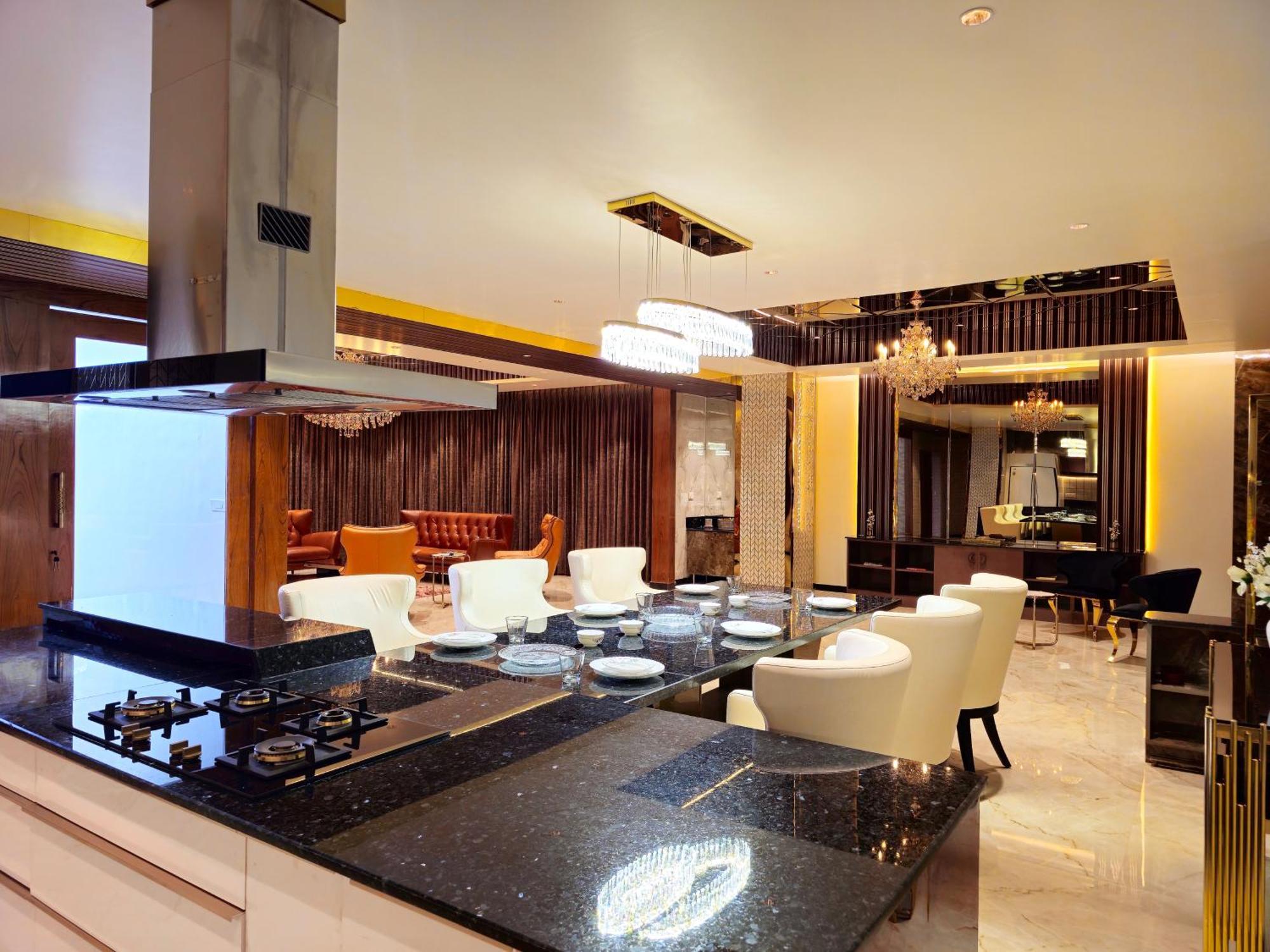 The Pentouz On 100 Feet Road Indiranagar - An Urban Luxury Retreat Daire Bangalore Dış mekan fotoğraf