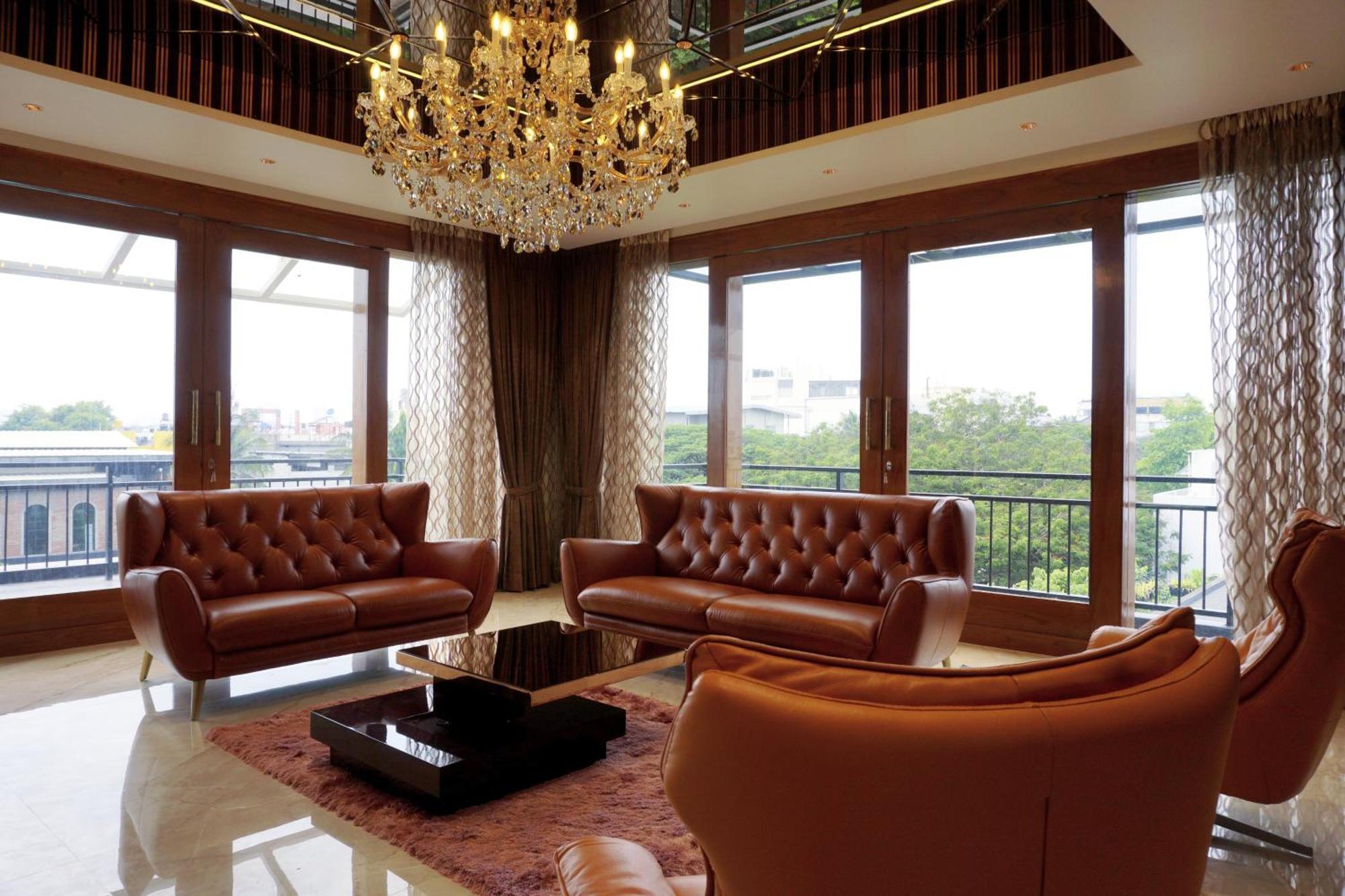 The Pentouz On 100 Feet Road Indiranagar - An Urban Luxury Retreat Daire Bangalore Dış mekan fotoğraf