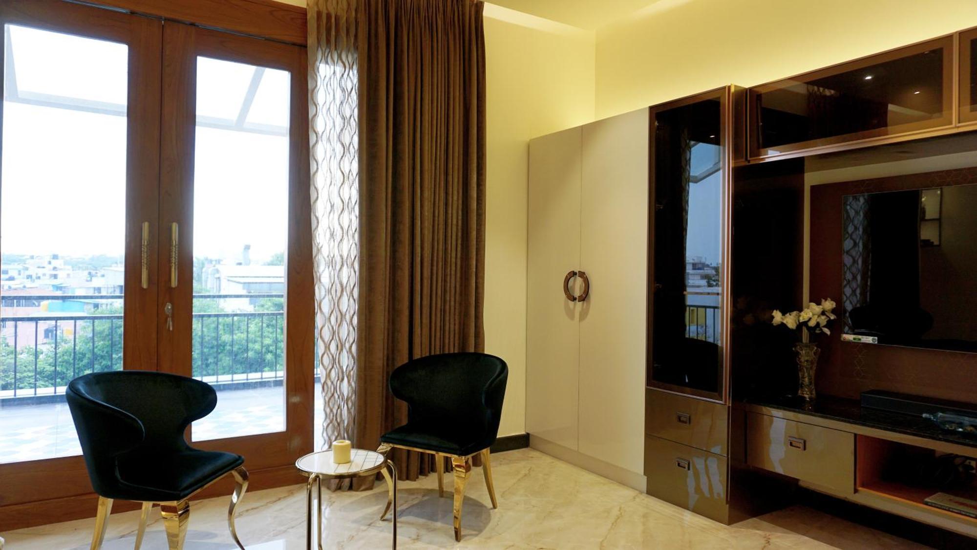 The Pentouz On 100 Feet Road Indiranagar - An Urban Luxury Retreat Daire Bangalore Dış mekan fotoğraf