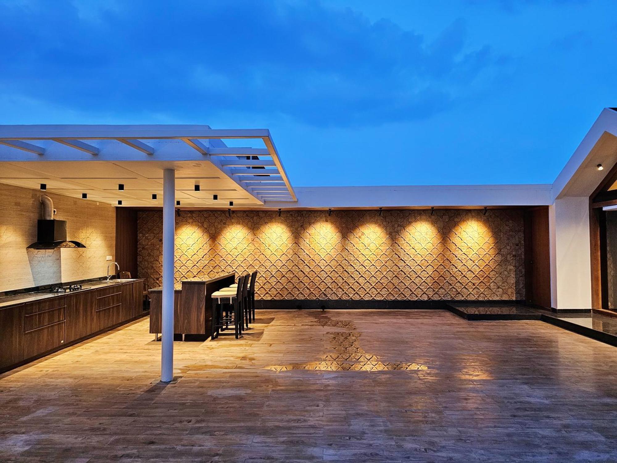 The Pentouz On 100 Feet Road Indiranagar - An Urban Luxury Retreat Daire Bangalore Dış mekan fotoğraf