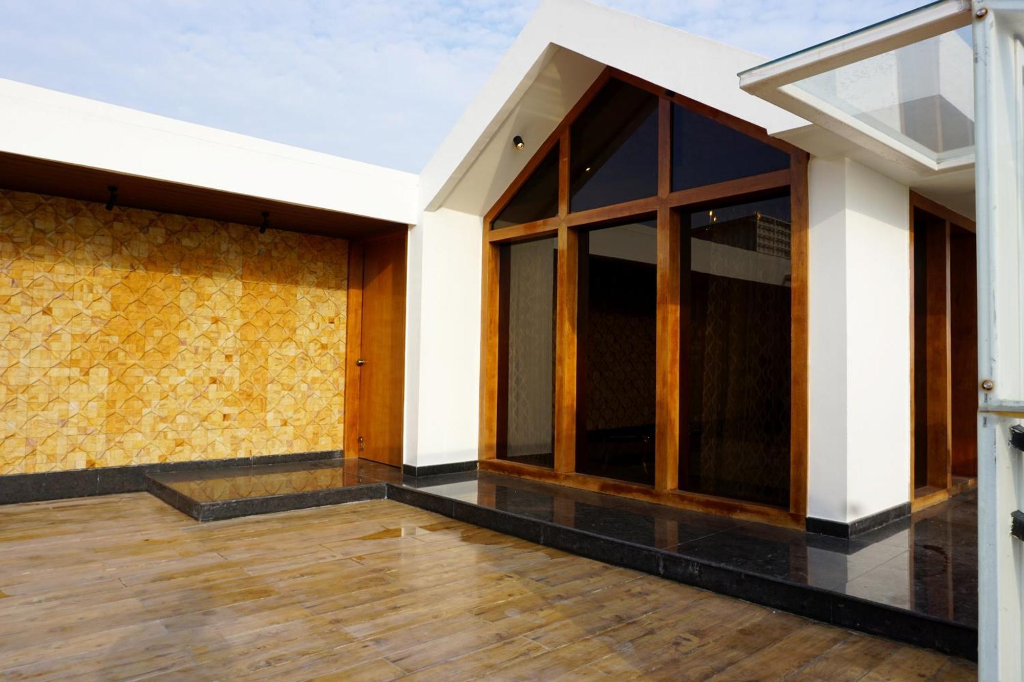 The Pentouz On 100 Feet Road Indiranagar - An Urban Luxury Retreat Daire Bangalore Dış mekan fotoğraf