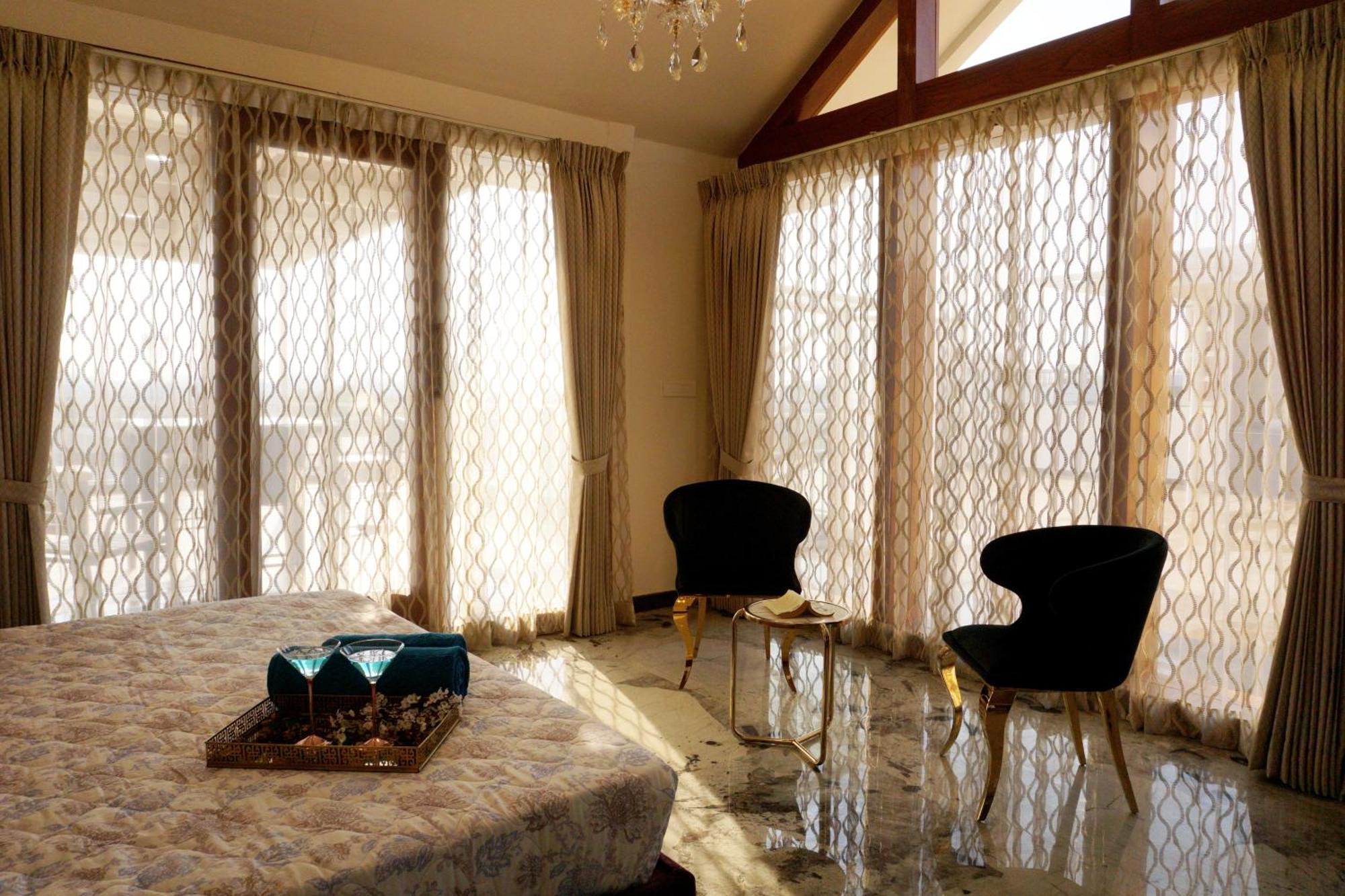 The Pentouz On 100 Feet Road Indiranagar - An Urban Luxury Retreat Daire Bangalore Dış mekan fotoğraf