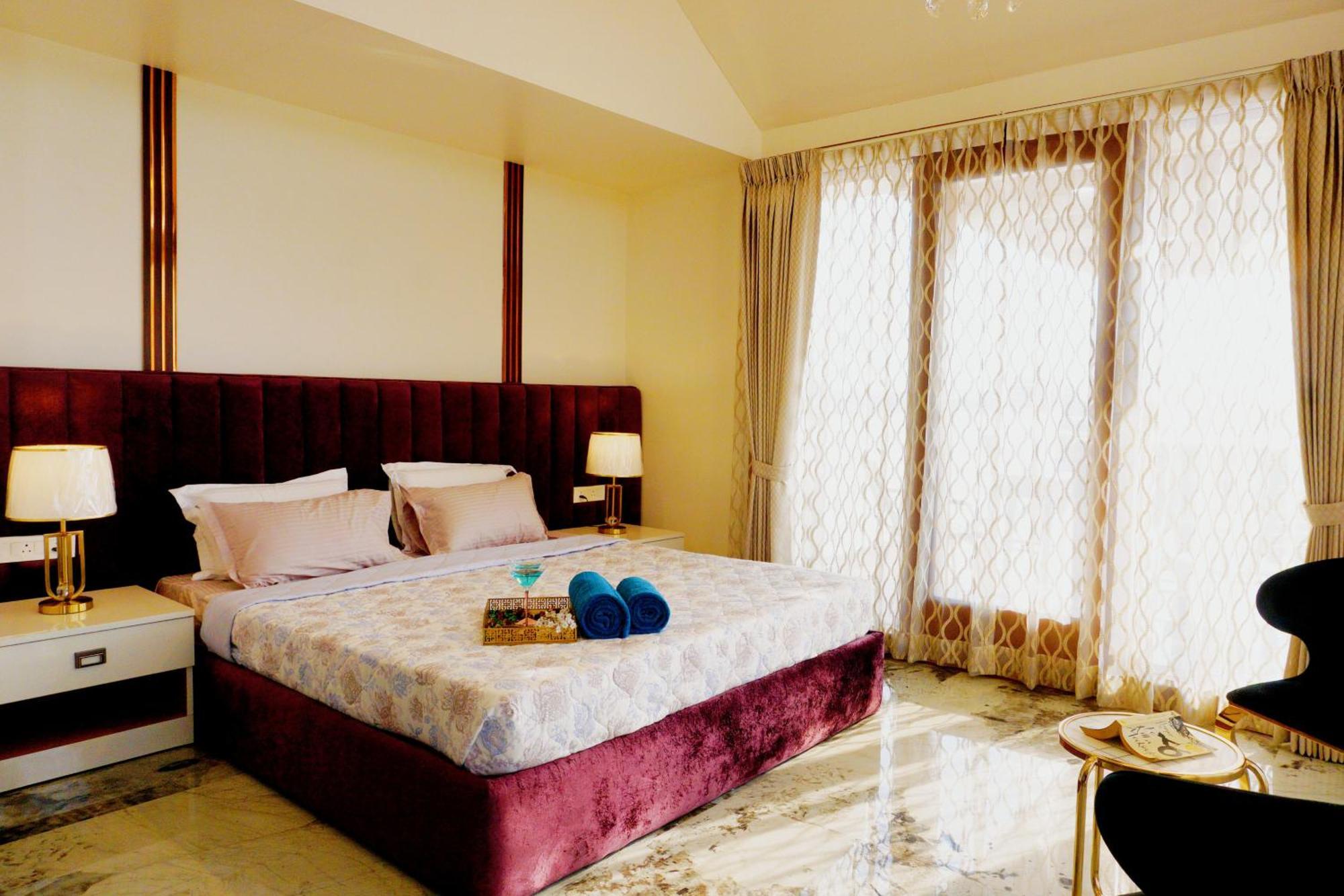 The Pentouz On 100 Feet Road Indiranagar - An Urban Luxury Retreat Daire Bangalore Dış mekan fotoğraf